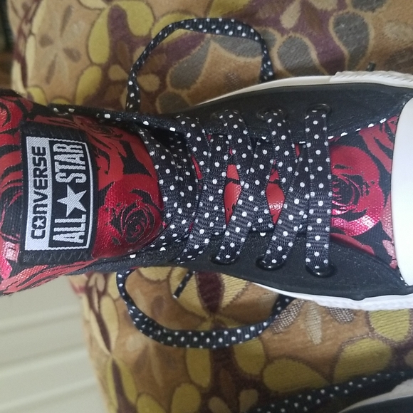 Converse Rose Sneakers - Picture 4 of 8